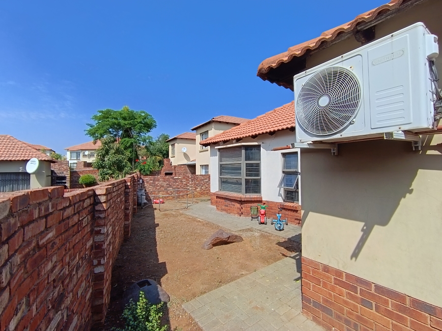 2 Bedroom Property for Sale in Waterval East North West